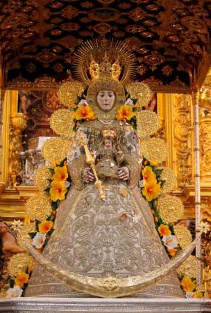 La imagen de la Virgen del Rocío restaurada. / FOTO: www.rocio.com