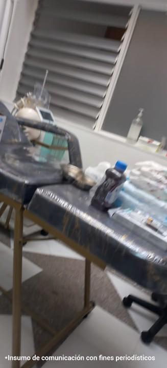 <span class=mln_uppercase_mln>Las</span><b><span class=mln_uppercase_mln> mujeres no cumplían las condiciones mínimas de esterilización de los lugares en los que realizaban las cirugías. FOTO: CORTESÍA FISCALÍA GENERAL DE LA NACIÓN</span></b>