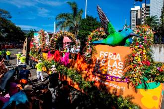¡Baile, alegría y mucha música... así se vivió el Desfile Avenida Primavera 2026!