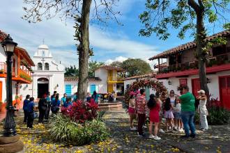 Disfruta de la programación gratuita de esta Feria de Flores en el Pueblito Paisa
