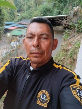 Él es Édgar, trabaja como vigilante y vive en El Carmen deBolívar. Hace algunos años se reencontró con Orlando ydesde entonces no han perdido contacto. /FOTOS: CORTESÍA