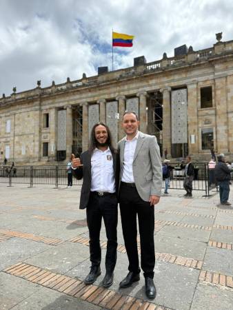 El alcalde Juan Pablo Pérez y el concejal Jorge Mario Cadavid Aguirre, radicaron en la Cámara de Representantes un proyecto de ley que busca que estos tesoros de piedra reciban una protección especial. FOTO: JORGE MARIO CADAVID 