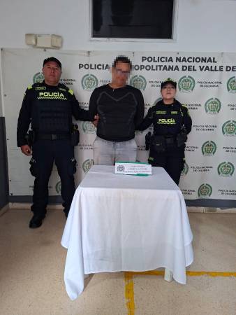 Captura presunto feminicida. /FOTO: POLICÍA METROPOLITANA VALLE DE ABURRÁ (MEVAL)
