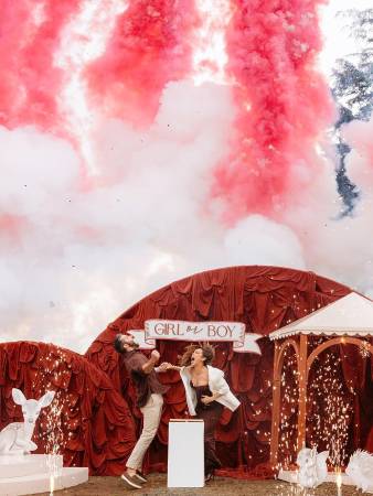 Sara Corrales y su esposo Damian Pasquini. FOTO: @SARACORRALES