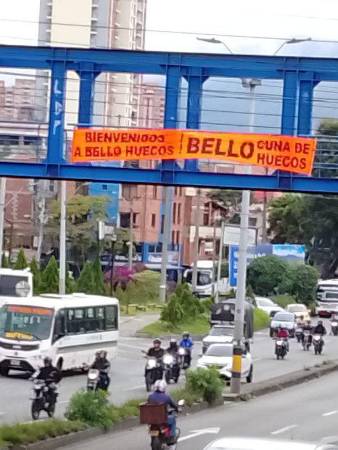 Pancartas instaladas. /FOTO: CORTESÍA