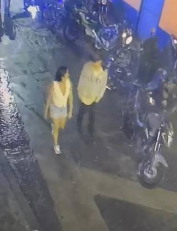 Última vez que fue vista Emiliana con un desconocido por las calles de Venecia. /FOTO: CORTESÍA FAMILIA