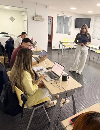 Lina lleva más de dos décadas en Dislicores. FOTO: CORTESÍA