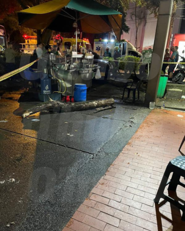 Así impcató el carro contra el puesto de comida. /FOTO: SEBASTIÁN CARDONA