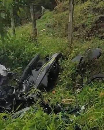 Así quedó una de las motocicletas. FOTO: FACEBOOK MEDELLÍN OSCURA