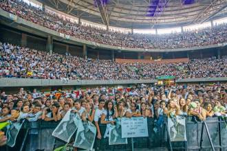 75. ¡Qué pena tanta basura!: la denuncia del momento era por las vías y aceras en Medellín que se convirtieron en botaderos de basura. / FOTO: JAIME PÉREZ.