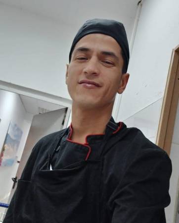 Cristofher trabajó como cocinero en España. /FOTO: CORTESÍA