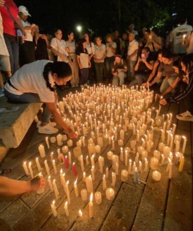 Velatón en parque de Itagüí por Esteban Yepes. / FOTO: ELITAGUISEÑO 