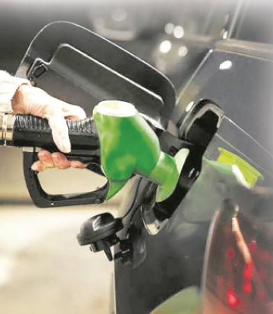 No cambiar el aceite a tiempo eleva el consumo, pues la fricción del aceite viejo hace que el motor trabaje más y gaste más combustible.