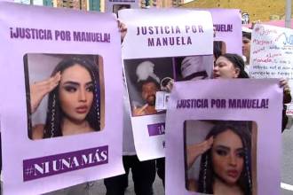 Familiares y amigos de Manuela marcharon para exigir justicia. FOTO: CAPTURA DE VIDEO TELEMEDELLÍN