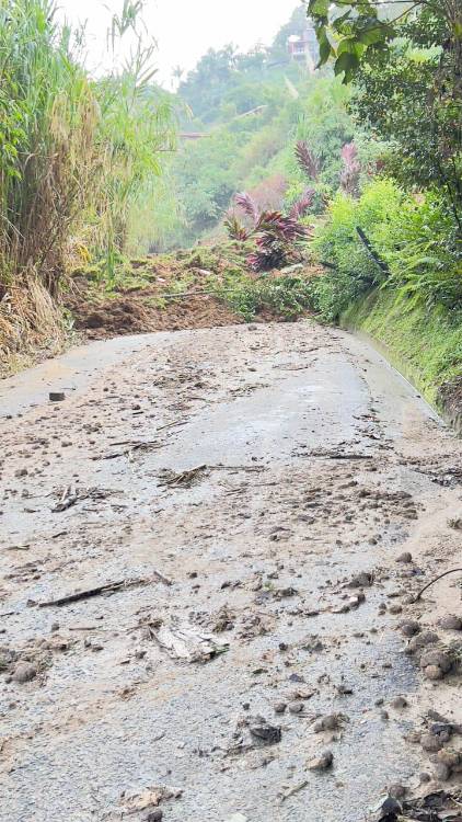 Afectaciones por lluvias en la vía Barbosa-Concepción. FOTO: DRA