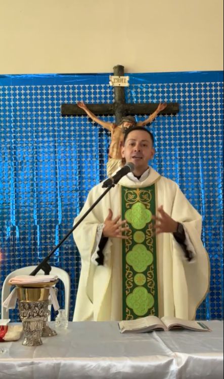 Última eucaristía celebrada por el padre Maldonado Montoya. FOTO: TOMA VIDEO - FACEBOOK PBRO JULIÁN DAVID MALDONADO