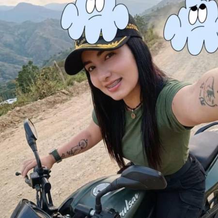 Ella es alias Flor, quien sería la mujer abatida en combates. FOTO: TOMADA DE CARACOL RADIO MEDELLÍN