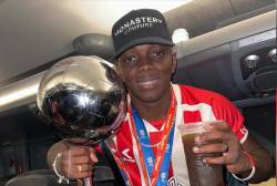 Edwuin Cetré campeón con Estudiantes. FOTO: @EDWINCETREOFICIAL