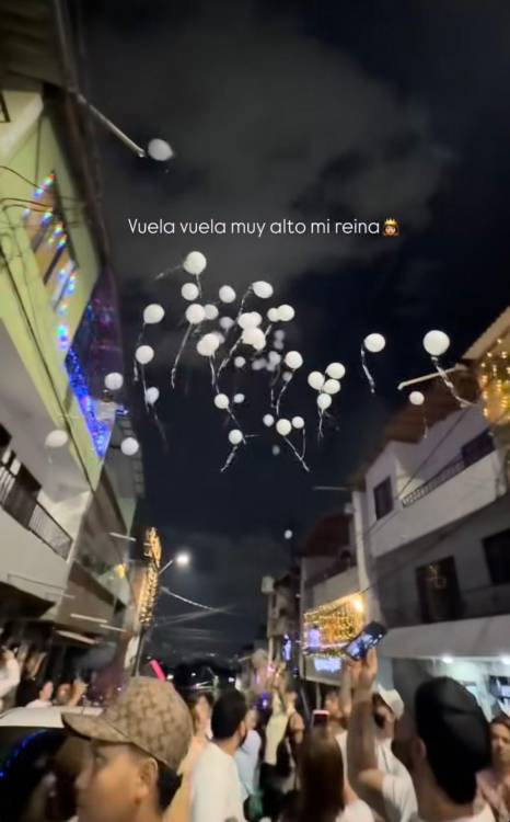 Homenaje con globo de sus familiares y amigos. FOTO: CORTESÍA FAMILIA