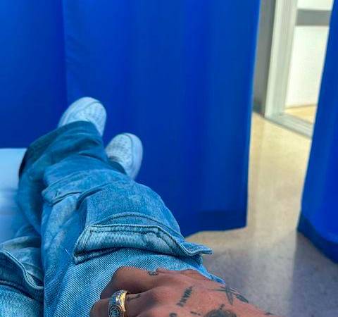 La influenciadora fue atendida por personal de la salud para confirmar que no tuviera ninguna herida. / FOTO: @OFICIAL_MAV