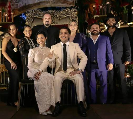Pepe Aguilar, de negro en la foto, no se ha pronucniado ante las acusaciones. /FOTO: INSTAGRAM @pepeaguilar_oficial