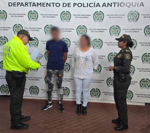 Alias Ojo Picho y alias la Costeña. FOTO: POLICÍA ANTIOQUIA