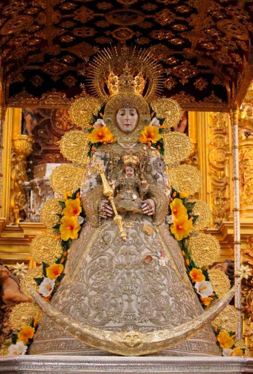 La imagen de la Virgen del Rocío restaurada. / FOTO: www.rocio.com