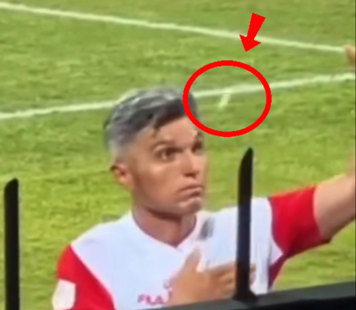 Momento en que la moneda es lanzada al jugador de Santa Fe desde la tribuna. FOTO: TOMA DE VIDEO