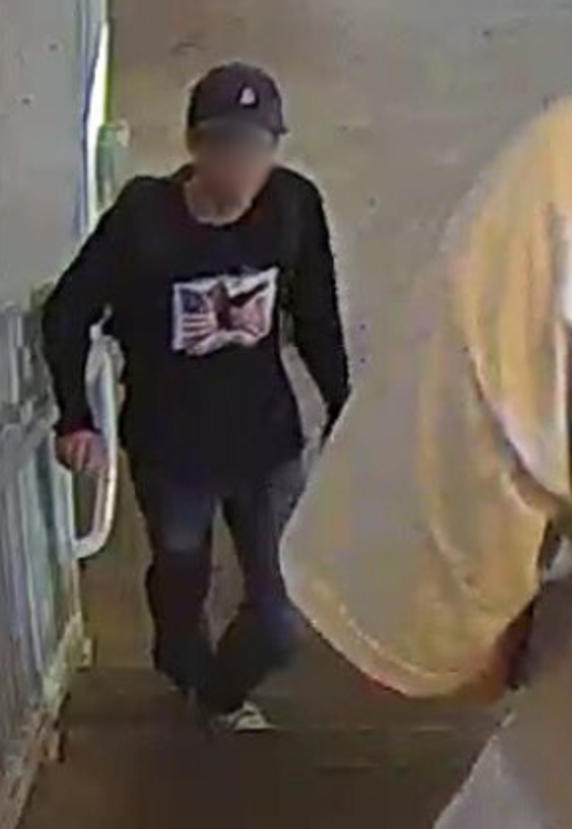 Presunto responsable de asesinar a Charlie Kirk. <b><span class=mln_small-caps_mln>/FOTO: REDES SOCIALES</span></b>