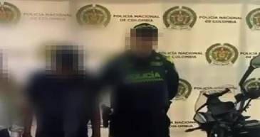 <b><span class="mln_uppercase_mln">Los sujetos, de 29 y 43 años, fueron capturados por el delito de hurto y porte de armas. FOTO: CORTESÍA POLICÍA METROPOLITANA</span></b>