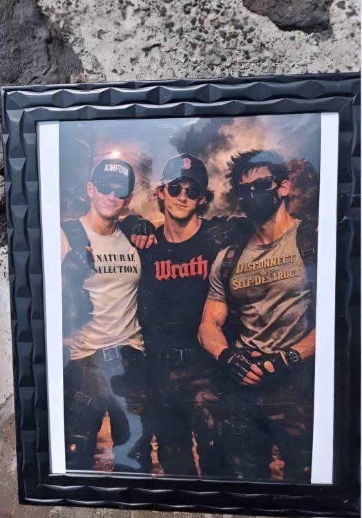 <b><span class=mln_small-caps_mln>Esta es la imagen generada con IA hallada junto al cadáver del pistolero. @JorgeFNAVA</span></b>