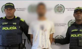 El hombre tuvo que ser trasladado a un centro asistencial, pero ya está bajo custodia de las autoridades. FOTO: CORTESÍA POLICÍA METROPOLITANA 