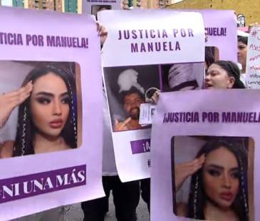 Familiares y amigos de Manuela marcharon para exigir justicia. FOTO: CAPTURA DE VIDEO TELEMEDELLÍN