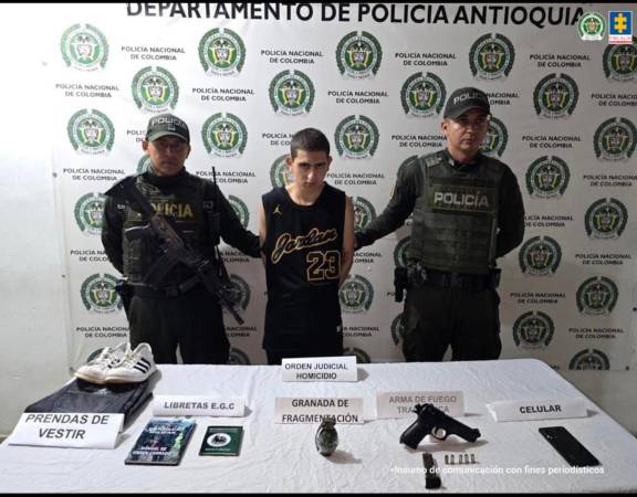 Entre los elementos incautados a alias Cofla está la ropa que habría usado el día del ataque. FOTO: CORTESÍA FISCALÍA