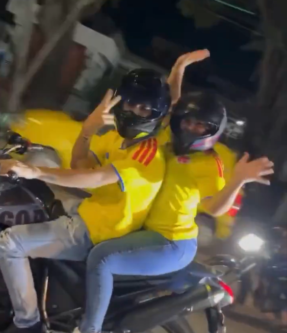 Bendito menor y su pareja La Bebecita solían pasearse en moto por Riohacha y exhibir los videos en redes sociales. FOTO: REDES SOCIALES