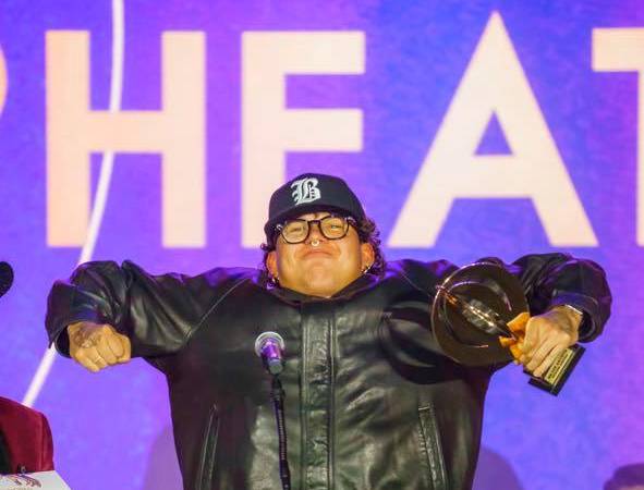 Beéle recibiendo su premio. / FOTO: CORTESÍA