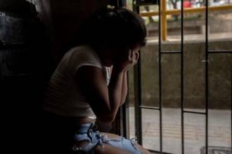 ¡Indignante! Acusan a mujer de golpear y obligar a abortar a su hija