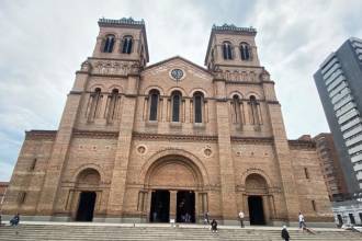 ¿Se están fumando la iglesia? No paran las ‘peladuras’ de los ladrillos en la Metropolitana 