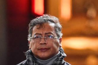 Gustavo Petro (izq.), presidente de Colombia y Armando Bedetti, ministro del Interior. / FOTO: COLPRENSA