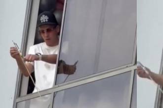 Los sujetos fueron grabados por los vecinos cometiendo esta irresponsabilidad. FOTO: TOMADA DE VIDEO 