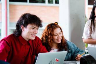 Esta foto es ilustrativa y no corresponde a la oferta académica mencionada. FOTO: ALCALDÍA DE ENVIGADO