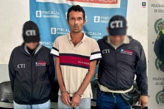 Haibib Leonardo Mosquera Navarro (izquierda) y Jhon Jair Parrado López, tras ser capturados. FOTOS: CORTESÍA