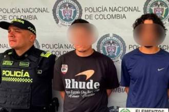 Los sujetos fueron entregados a la Fiscalía y judicializados por el delito de hurto. FOTO: CORTESÍA ALCALDÍA DE RIONEGRO