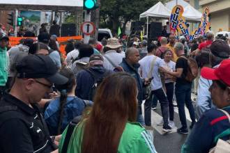 Los docentes comenzaron su recorrido en la carrera 43 con la 57, en el centro de Medellín. / FOTO: SINDY VALLE