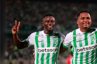 Marino Hinestroza, Alfredo Morelos y Kevin Viveros, los reyes de la noche verdolaga. / FOTO: MANUEL SALDARRIGA.