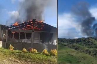 Las imágenes del incendio de invernadero en Santa Rosa de Osos fueron grabadas por trabajadores de la finca y vecinos de la zona. FOTO: TOMADA DE X