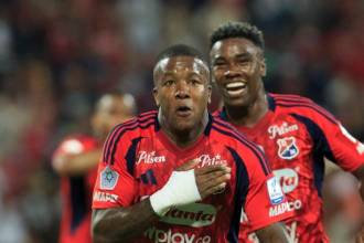 Francisco Chaverra (adelante), uno de los hombres claves del equipo. FOTO: CAMILO SUÁREZ