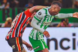 Marlos Moreno (derecha) será una de las alternativas de Nacional hoy el Morumbí. /FOTO: MANUEL SALDARRIAGA