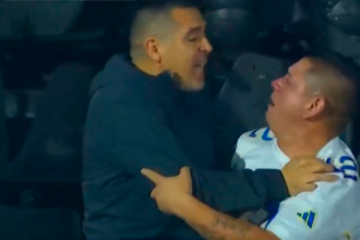 Momento en el que Juan Román Riquelme ingresó a las tribunas para tranquilizar a los hinchas. /FOTO: TOMADA DE VIDEO