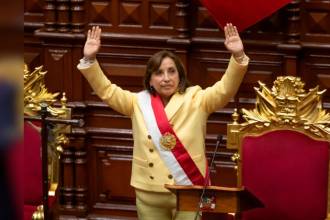 Dina Boluarte, primera mujer en ocupar el cargo de poder en Perú, pero no por elección popular. /FOTO: COLPRENSA